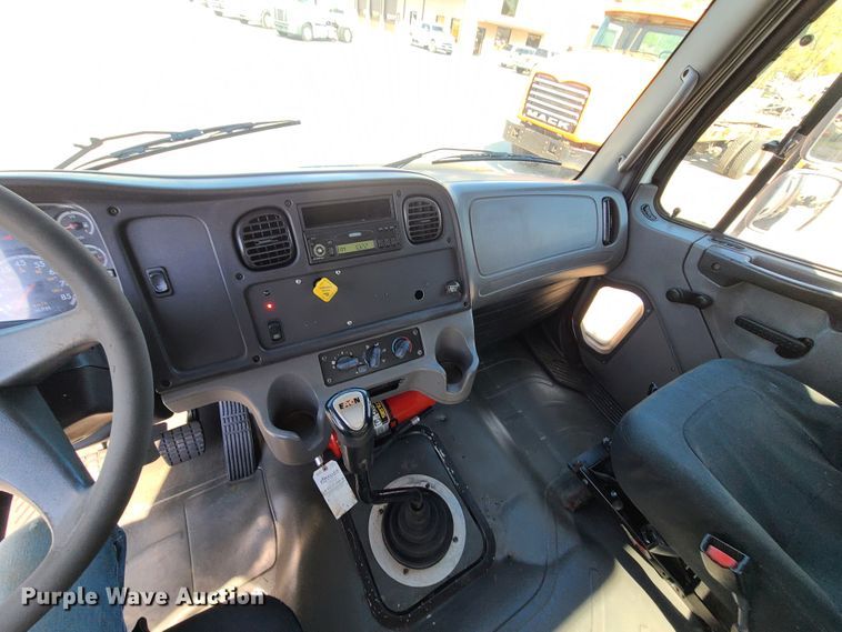 image for item DK4741 2004 Freightliner Business Class M2  utility / service truck