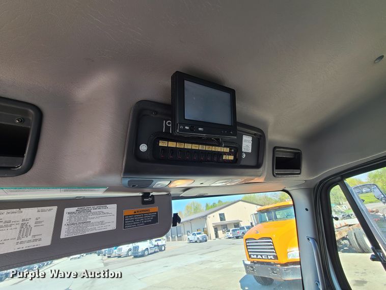 image for item DK4741 2004 Freightliner Business Class M2  utility / service truck