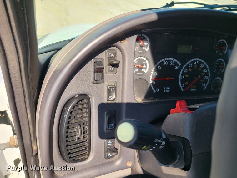 image for item DK4741 2004 Freightliner Business Class M2  utility / service truck