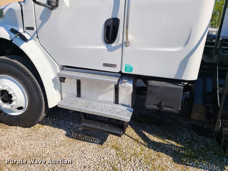 image for item DK4741 2004 Freightliner Business Class M2  utility / service truck