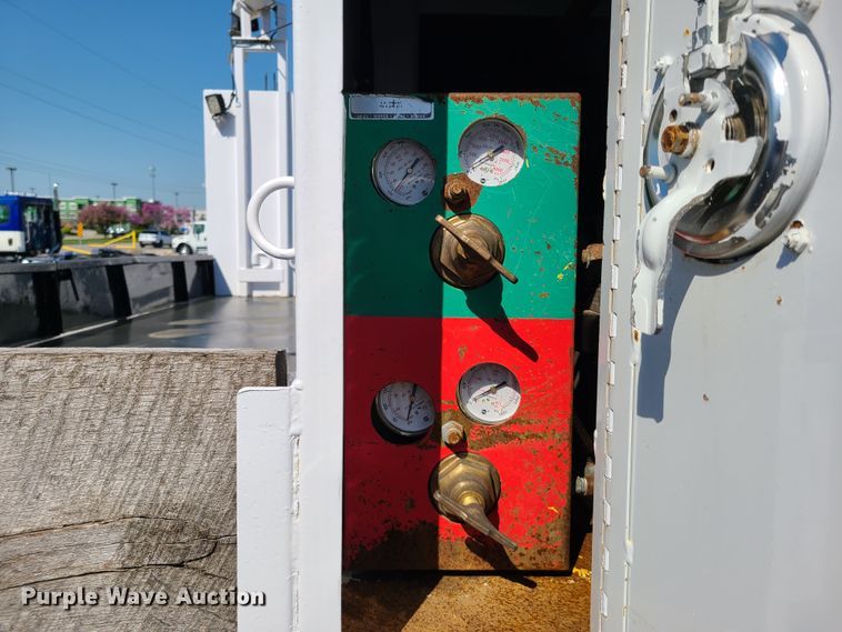 image for item DK4741 2004 Freightliner Business Class M2  utility / service truck