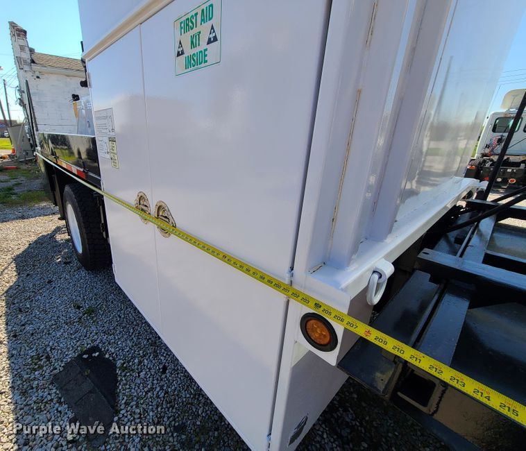 image for item DK4741 2004 Freightliner Business Class M2  utility / service truck