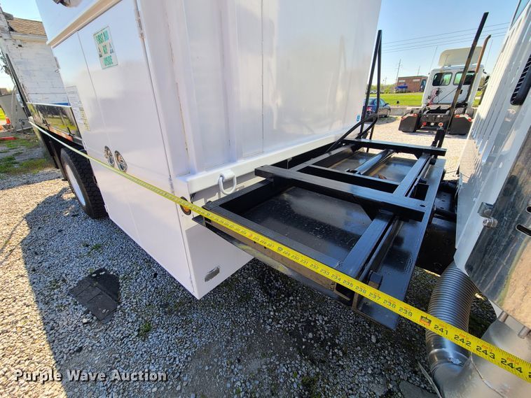 image for item DK4741 2004 Freightliner Business Class M2  utility / service truck