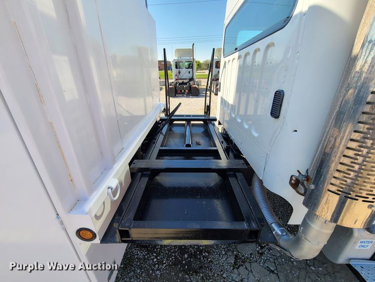 image for item DK4741 2004 Freightliner Business Class M2  utility / service truck