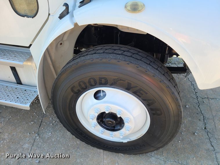 image for item DK4741 2004 Freightliner Business Class M2  utility / service truck