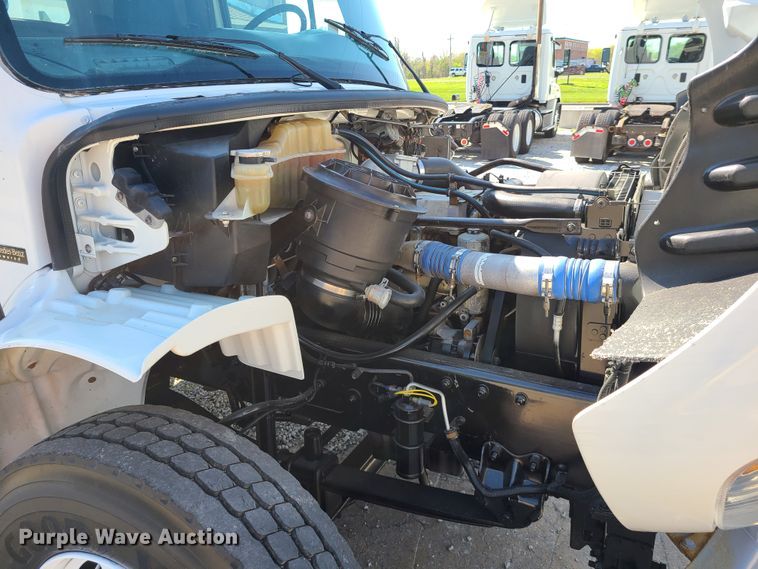 image for item DK4741 2004 Freightliner Business Class M2  utility / service truck