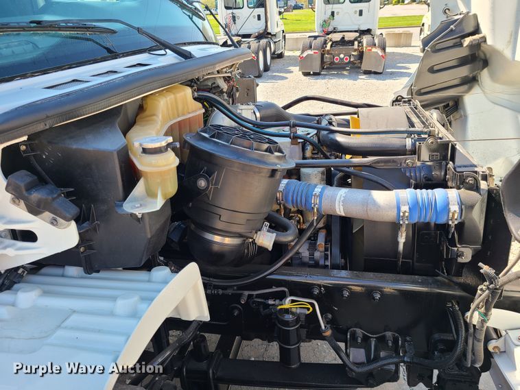 image for item DK4741 2004 Freightliner Business Class M2  utility / service truck