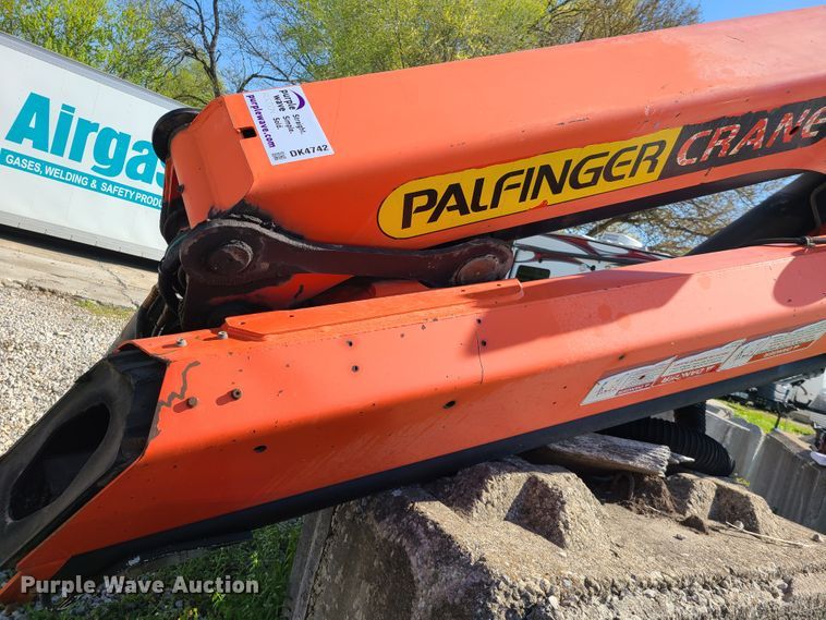 image for item DK4742 2006 Palfinger PK15002 knuckle boom crane
