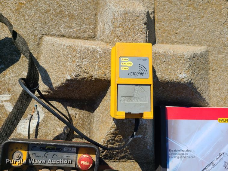 image for item DK4742 2006 Palfinger PK15002 knuckle boom crane