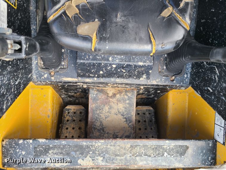 image for item DK4784 2010 John Deere 315  skid steer