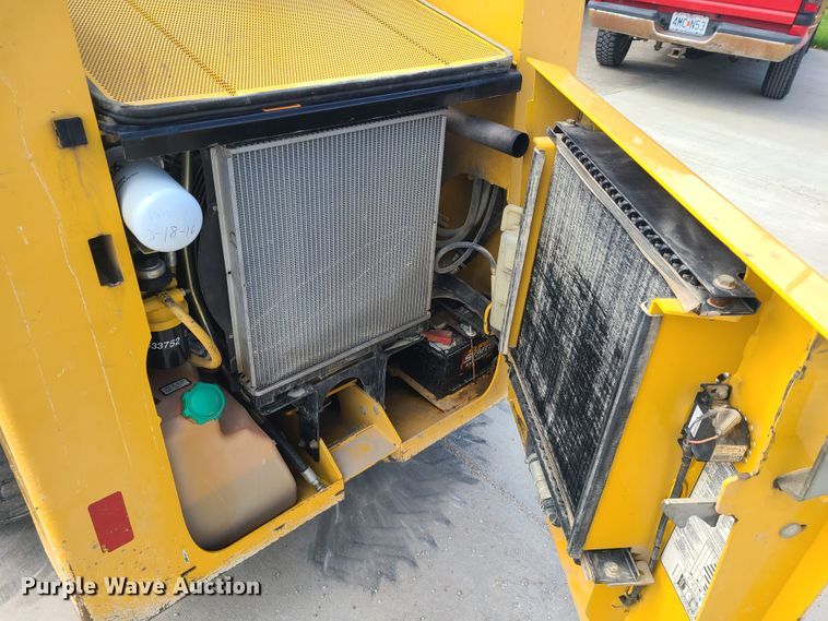 image for item DK4784 2010 John Deere 315  skid steer