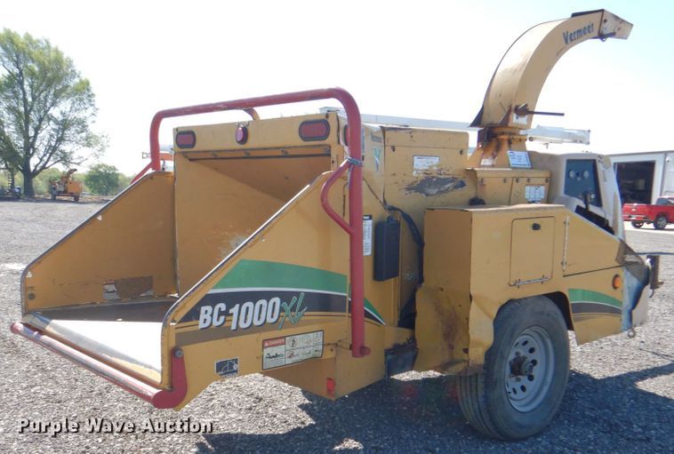 image for item DK5602 2007 Vermeer BC1000XL  wood chipper