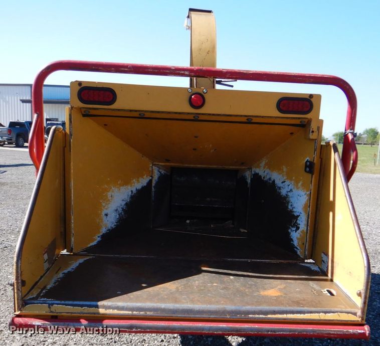 image for item DK5602 2007 Vermeer BC1000XL  wood chipper