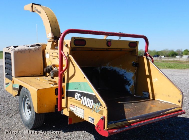 image for item DK5602 2007 Vermeer BC1000XL  wood chipper
