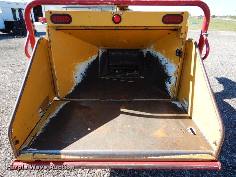 image for item DK5602 2007 Vermeer BC1000XL  wood chipper