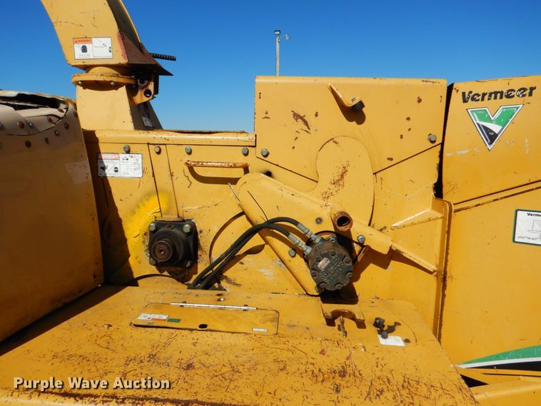 image for item DK5602 2007 Vermeer BC1000XL  wood chipper