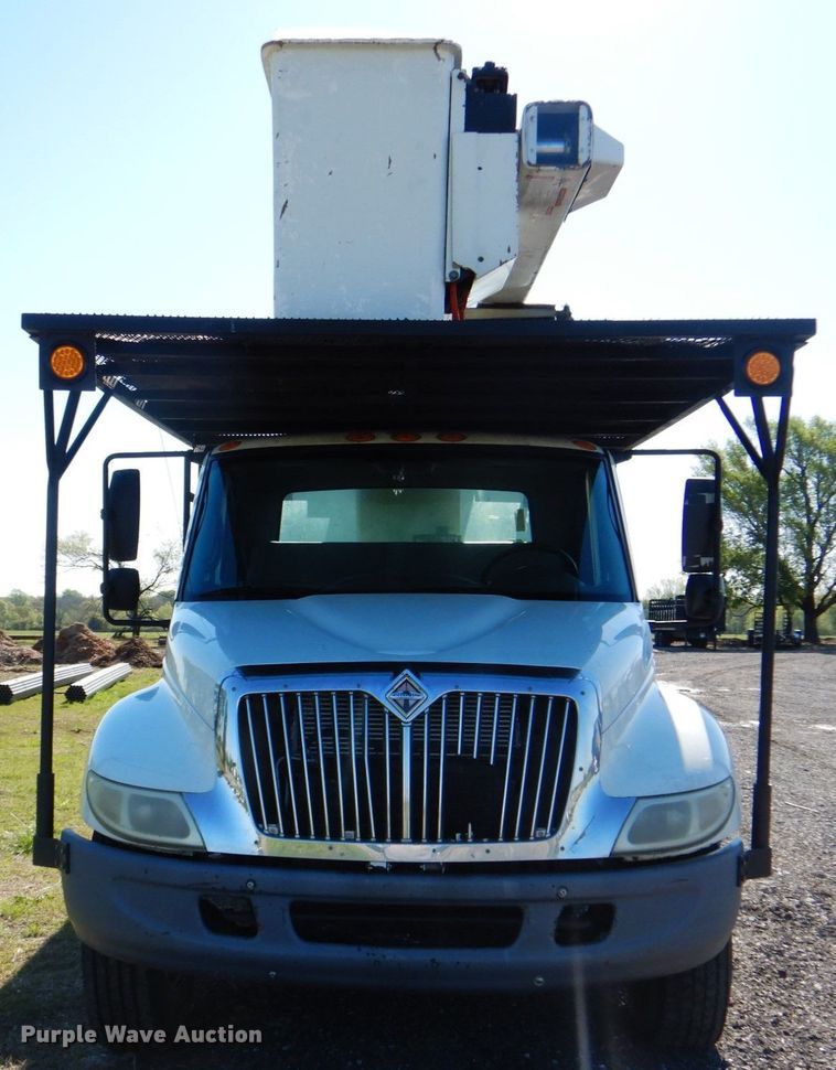 image for item DK5603 2008 International 4300  forestry bucket truck