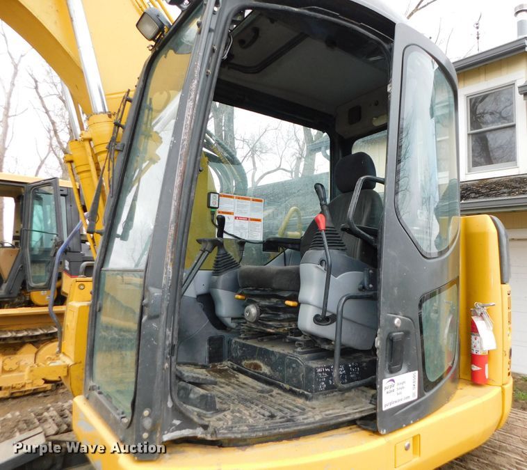 image for item DK8505 2007 Komatsu PC138USLC-2EO  mini excavator