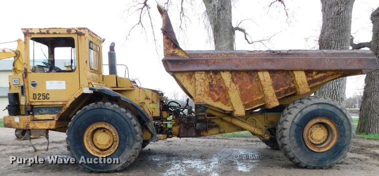 image for item DK8506 1988 Caterpillar D25C  haul truck