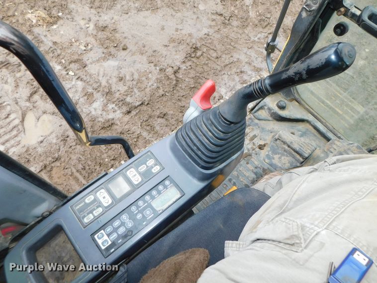 image for item DK8510 2005 Komatsu PC270LC-7L  excavator