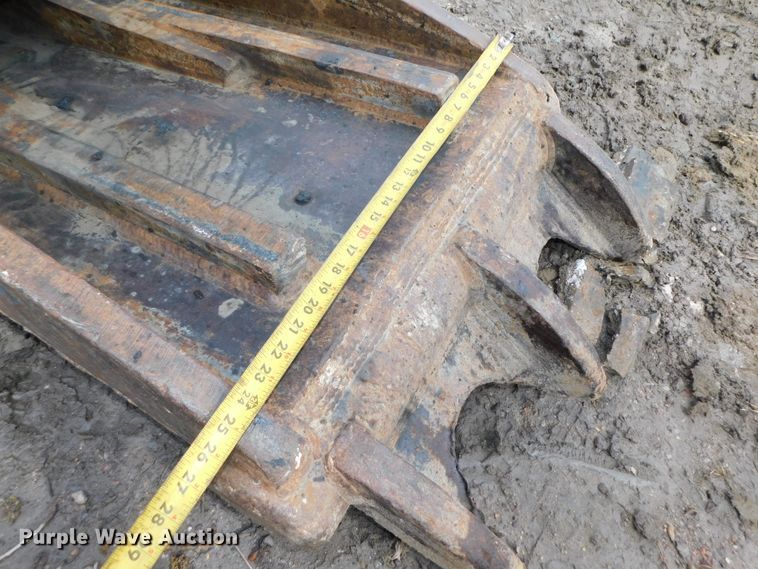 image for item DK8510 2005 Komatsu PC270LC-7L  excavator