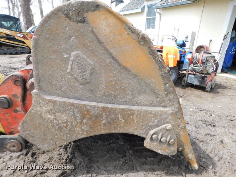 image for item DK8510 2005 Komatsu PC270LC-7L  excavator