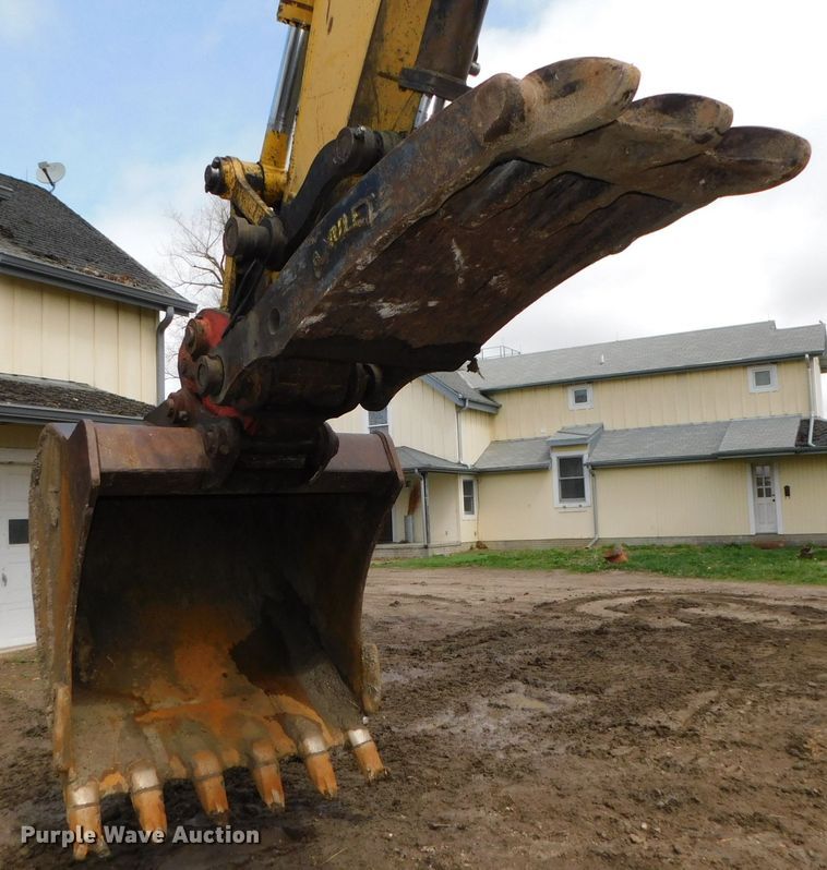 image for item DK8510 2005 Komatsu PC270LC-7L  excavator