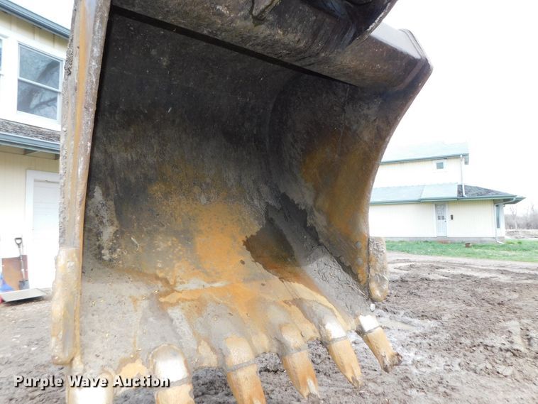 image for item DK8510 2005 Komatsu PC270LC-7L  excavator