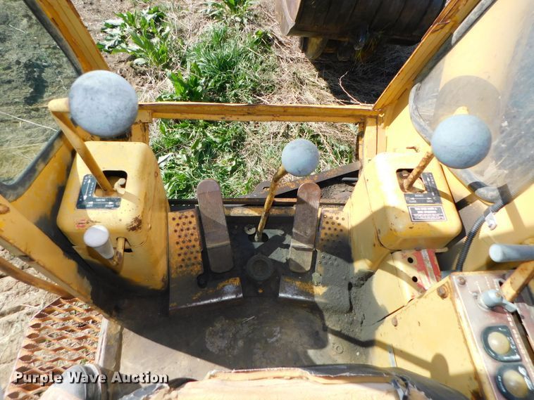 image for item DK8517 1976 Caterpillar 225  excavator