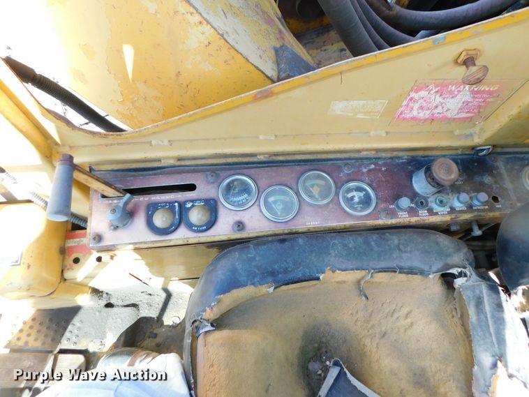 image for item DK8517 1976 Caterpillar 225  excavator