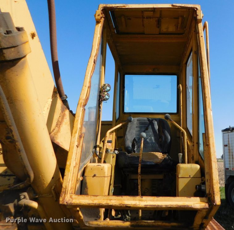 image for item DK8517 1976 Caterpillar 225  excavator