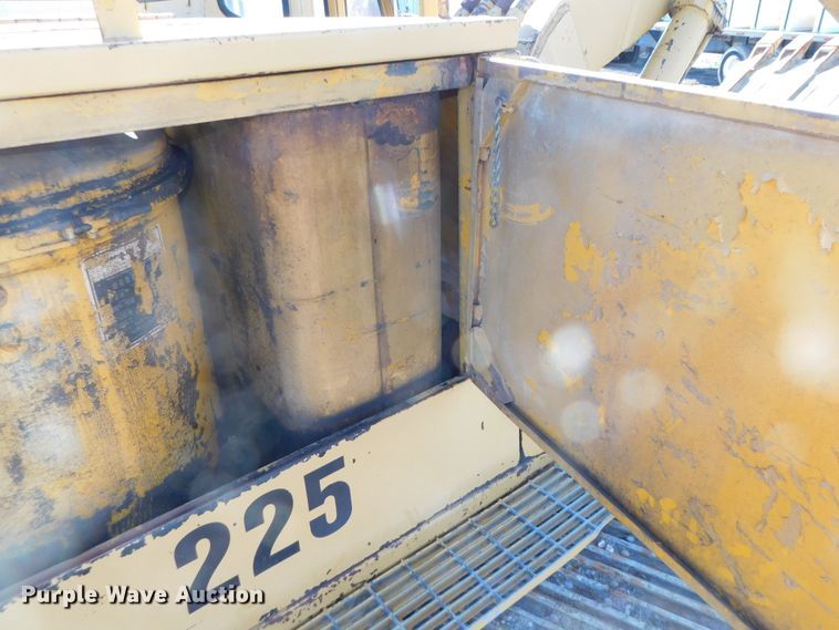 image for item DK8517 1976 Caterpillar 225  excavator