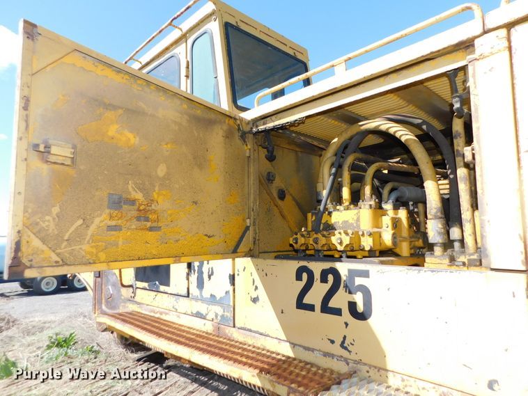image for item DK8517 1976 Caterpillar 225  excavator