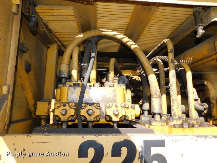 image for item DK8517 1976 Caterpillar 225  excavator