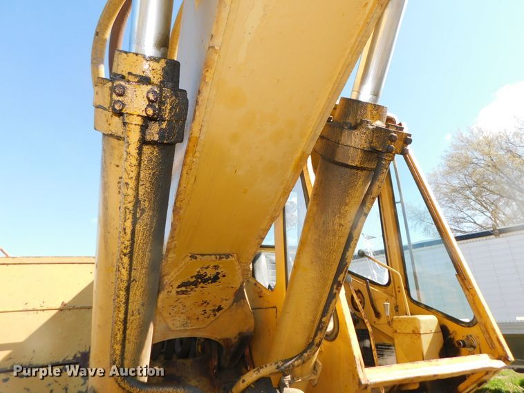 image for item DK8517 1976 Caterpillar 225  excavator