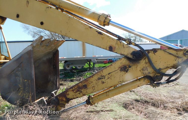 image for item DK8517 1976 Caterpillar 225  excavator