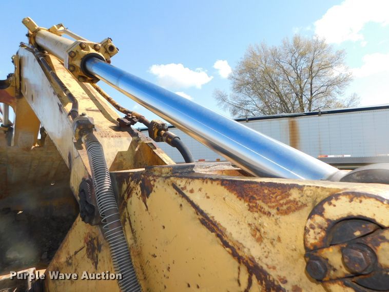 image for item DK8517 1976 Caterpillar 225  excavator