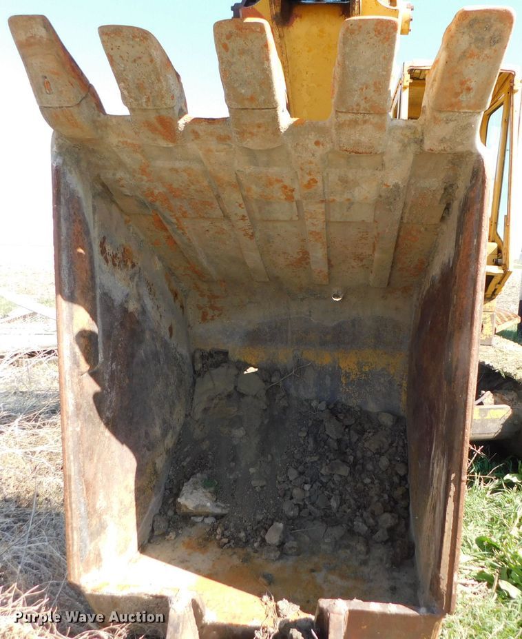 image for item DK8517 1976 Caterpillar 225  excavator