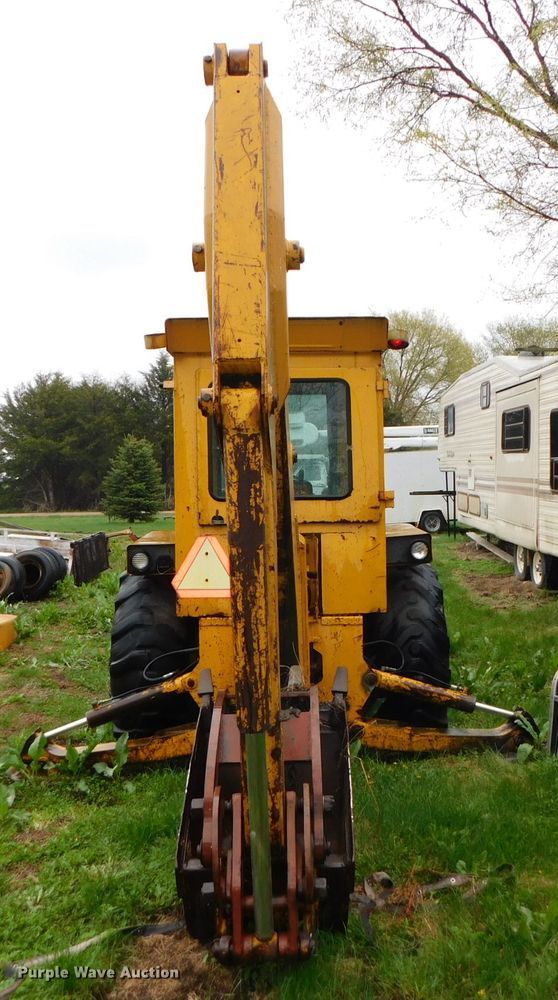 image for item DK8519 John Deere 410D  backhoe