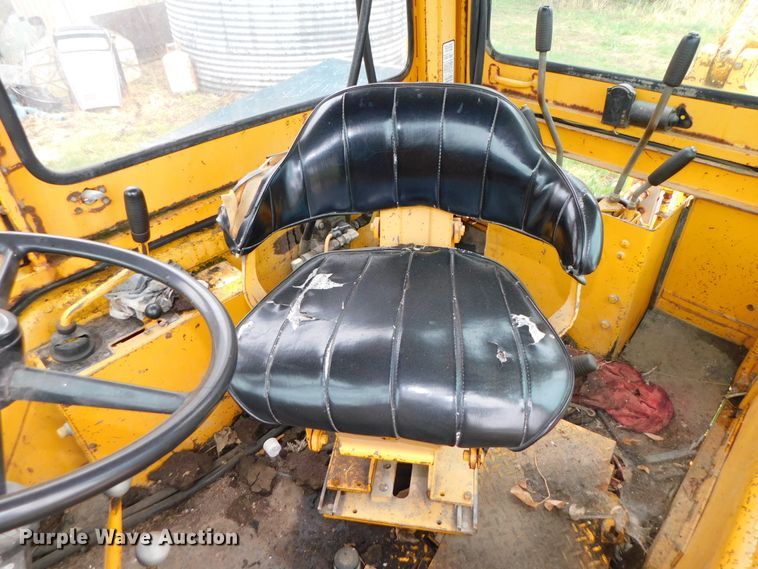 image for item DK8519 John Deere 410D  backhoe