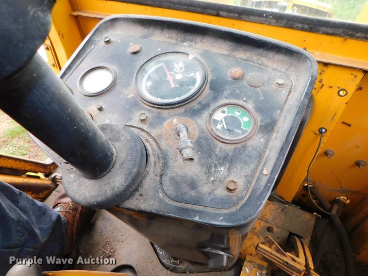 image for item DK8519 John Deere 410D  backhoe
