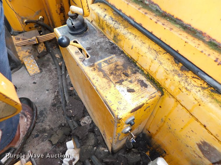 image for item DK8519 John Deere 410D  backhoe
