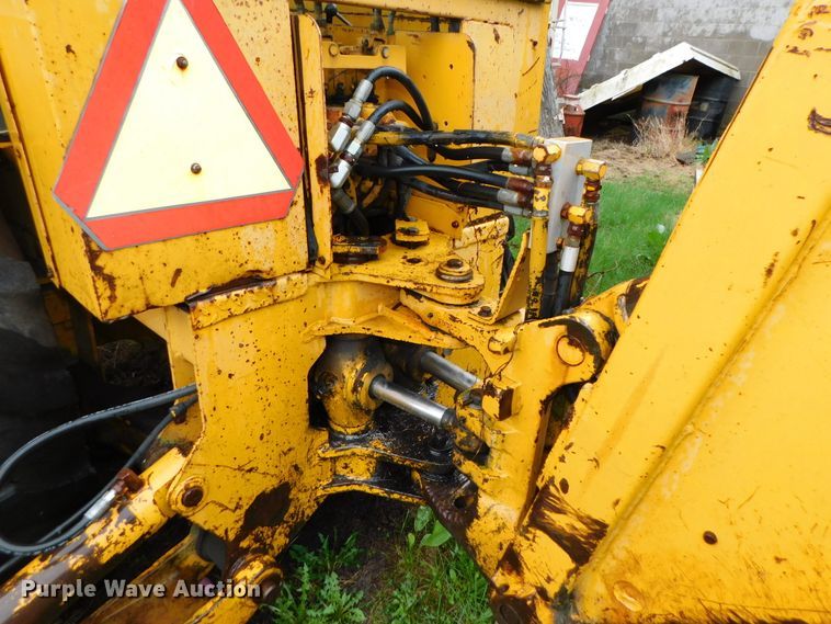 image for item DK8519 John Deere 410D  backhoe