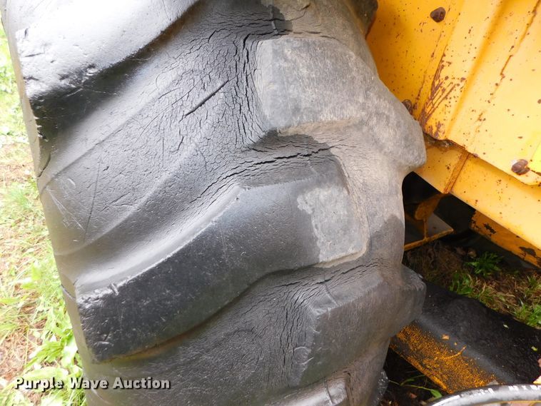 image for item DK8519 John Deere 410D  backhoe