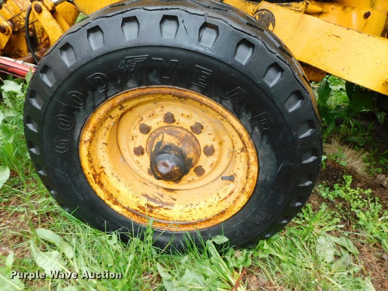 image for item DK8519 John Deere 410D  backhoe