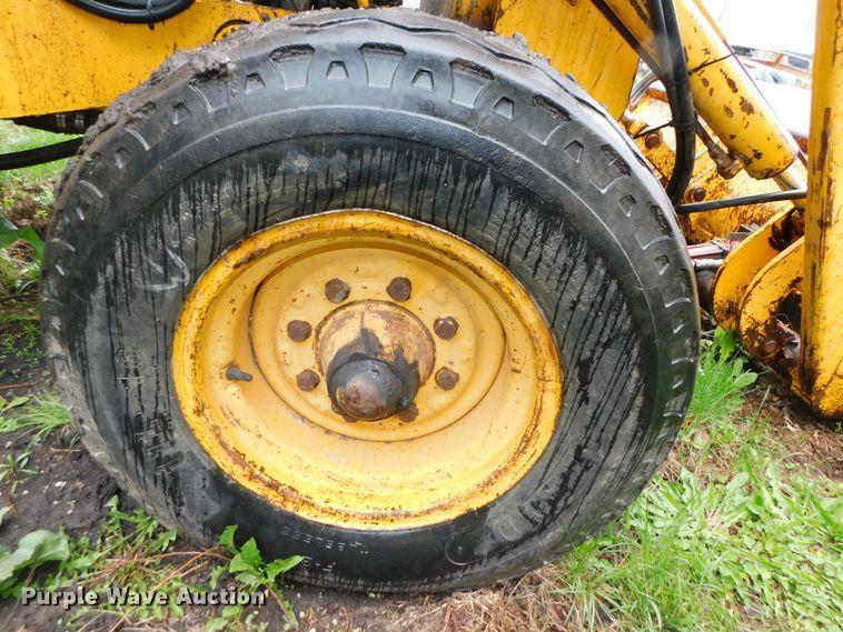 image for item DK8519 John Deere 410D  backhoe
