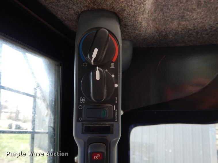 image for item DL2952 2012 New Holland C238  tracked skid steer loader