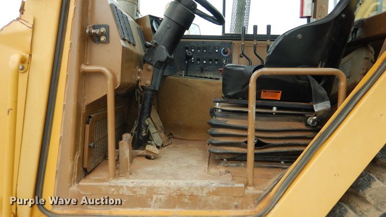 image for item ES9646 2006 Caterpillar 613C  elevating scraper