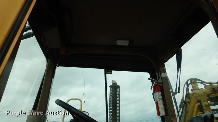 image for item ES9646 2006 Caterpillar 613C  elevating scraper