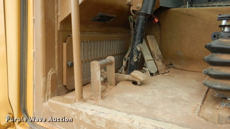 image for item ES9646 2006 Caterpillar 613C  elevating scraper